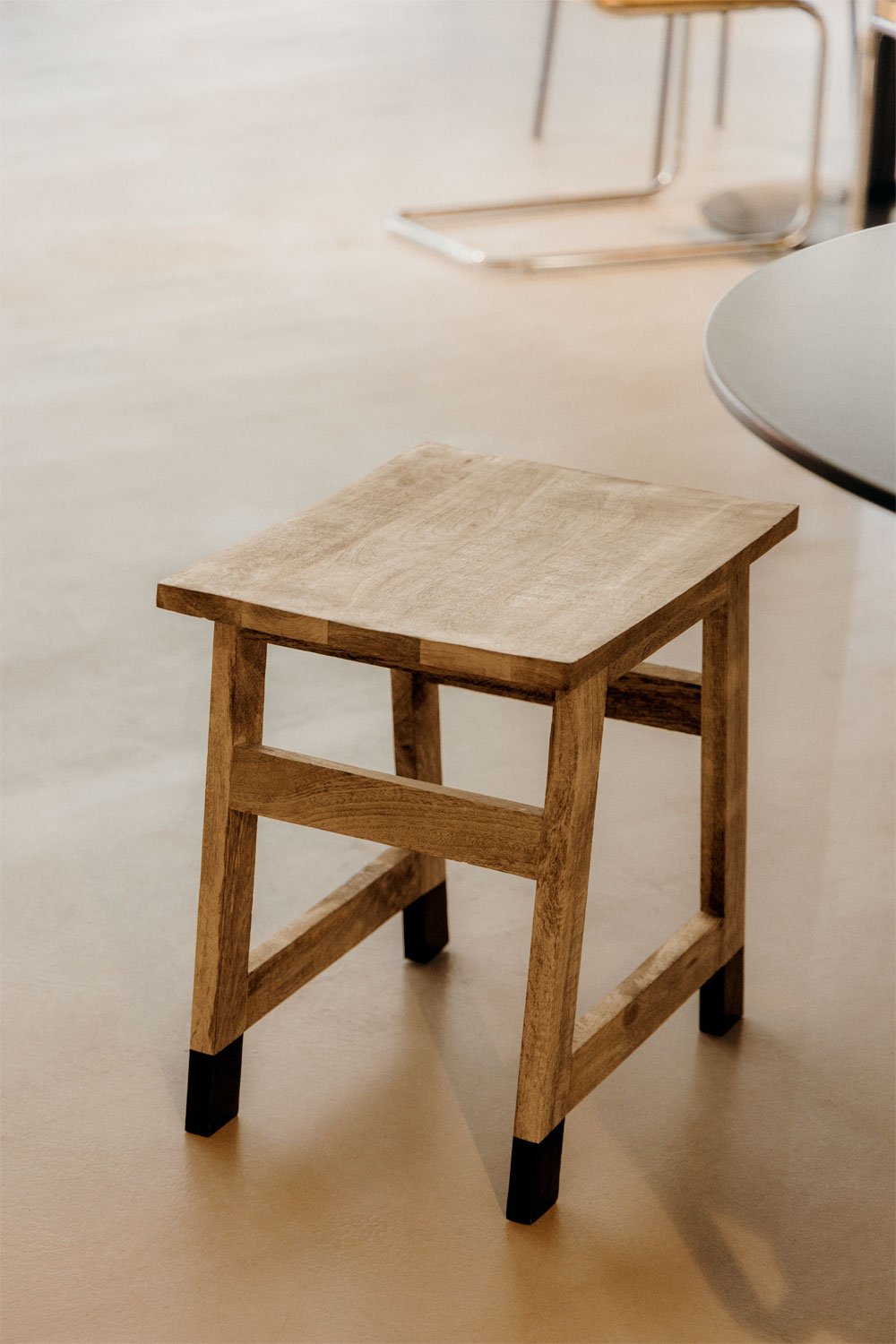 2er-Pack niedrige Hocker aus Pid-Mangoholz, Galeriebild 1
