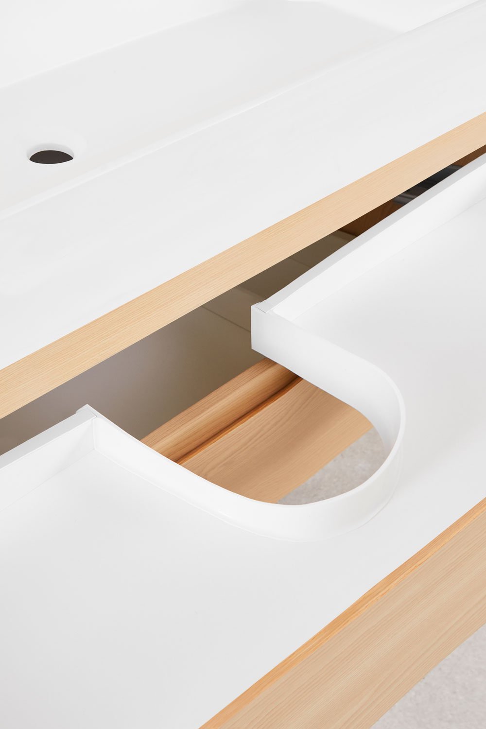 Hängendes Badezimmermöbel-Set aus Holz und Eschenfurnier mit integriertem Waschbecken Ona, Galeriebild 5