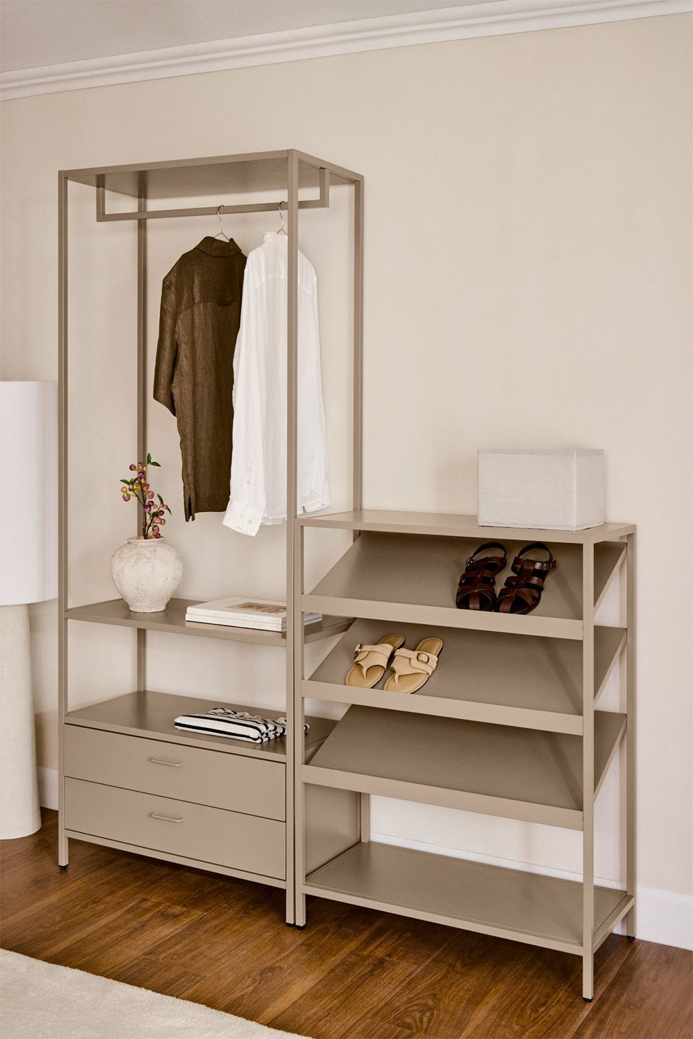 Janine 2-teiliger offener modularer Kleiderschrank mit Schubladen und niedrigem Schuhregal aus Stahl, Galeriebild 1