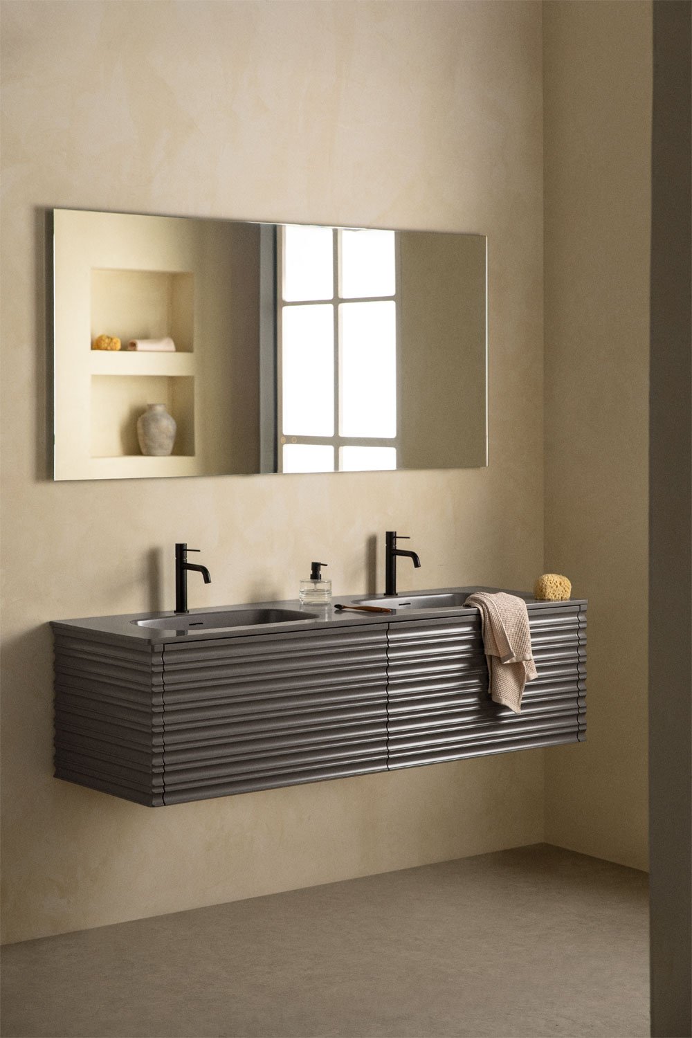 Noura-Badezimmermöbelset aus Holz mit integrierten Waschbecken, Galeriebild 1