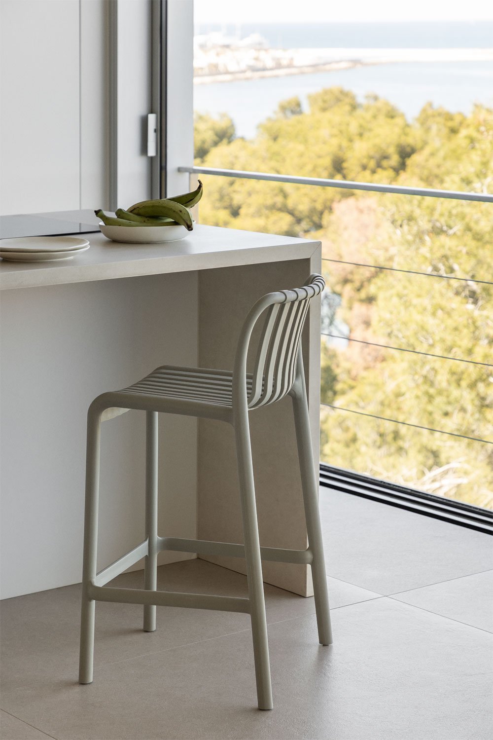 Barhocker 65 cm stapelbar aus grünem Polypropylen Khaki Wendell, Galeriebild 1