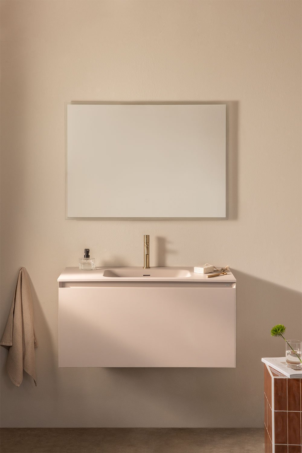 Macrae hängendes Badezimmermöbel-Set aus Holz mit integriertem Waschbecken, Galeriebild 1