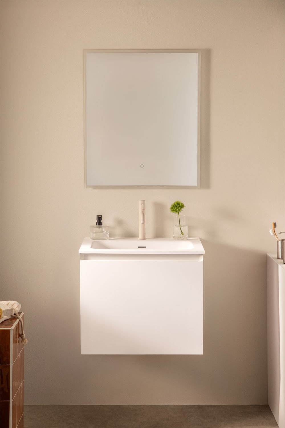 Badezimmermöbelset aus Macrae-Holz mit integriertem Waschbecken    , Galeriebild 1