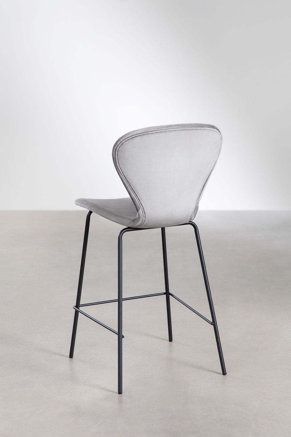 Auf einem hohen Hocker., Galeriebild 3