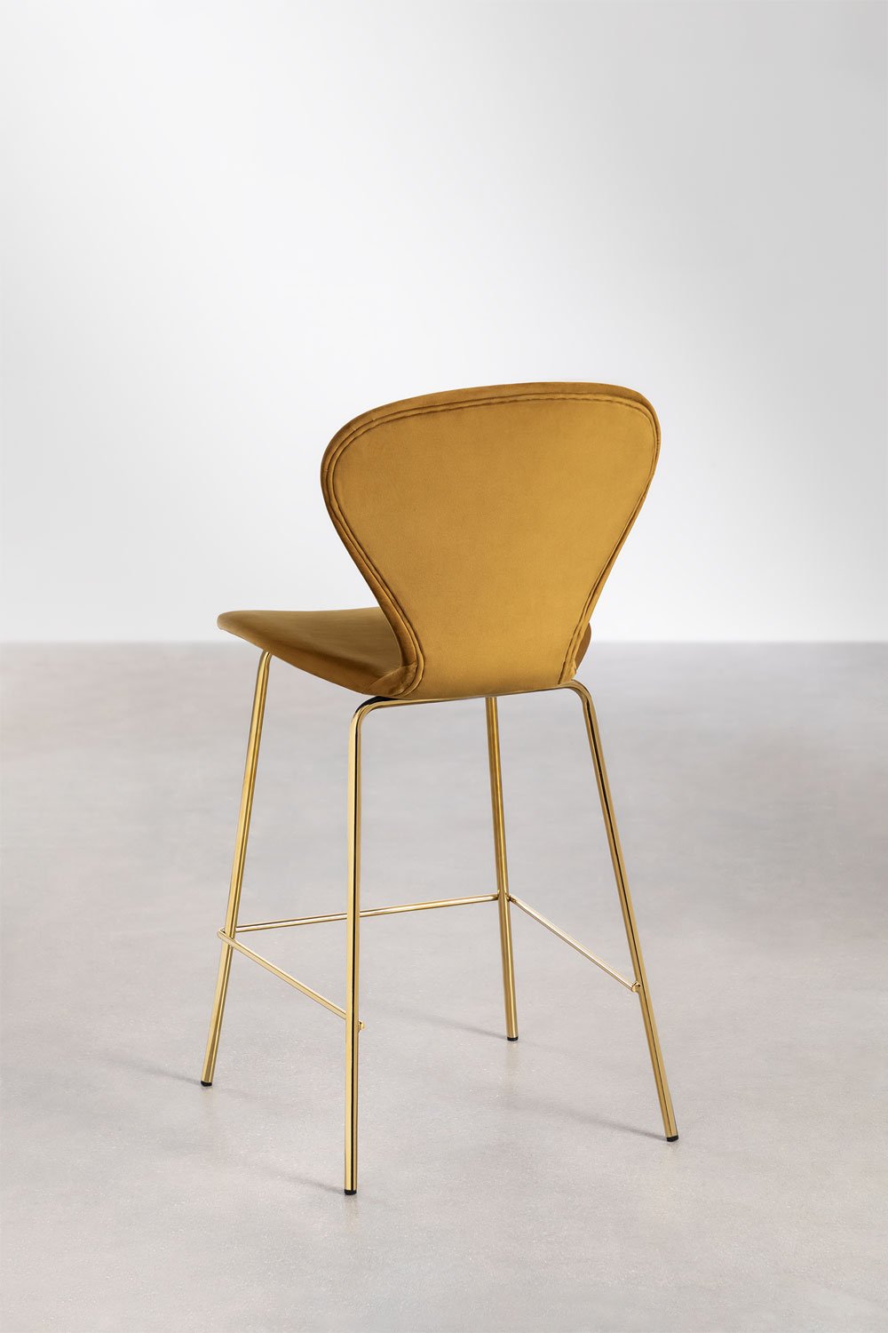 Auf einem hohen Hocker., Galeriebild 3