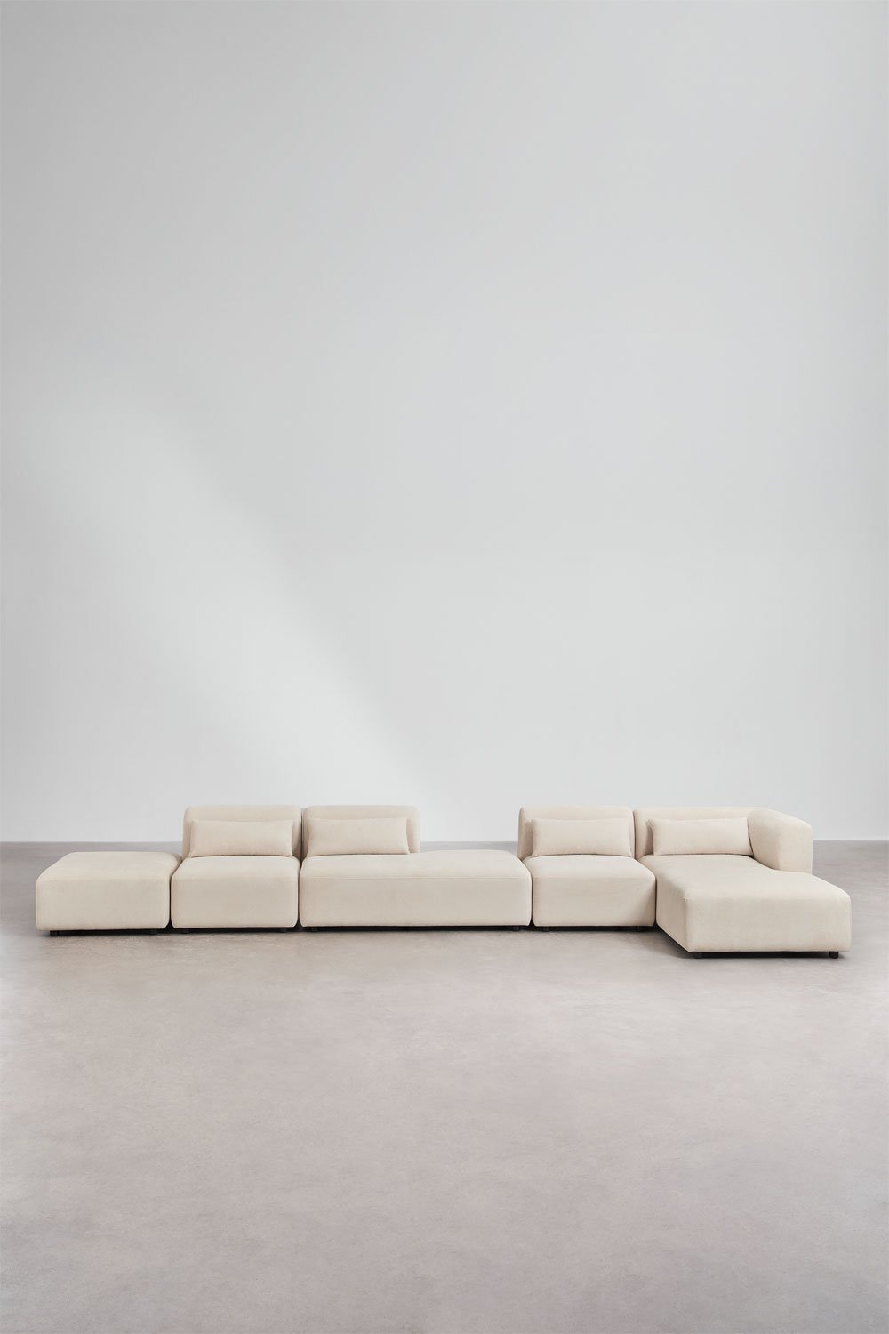 4-teiliges modulares Chaiselongue-Sofa in der rechten Ecke mit Chaiselongue und Puff Fogler, Galeriebild 3