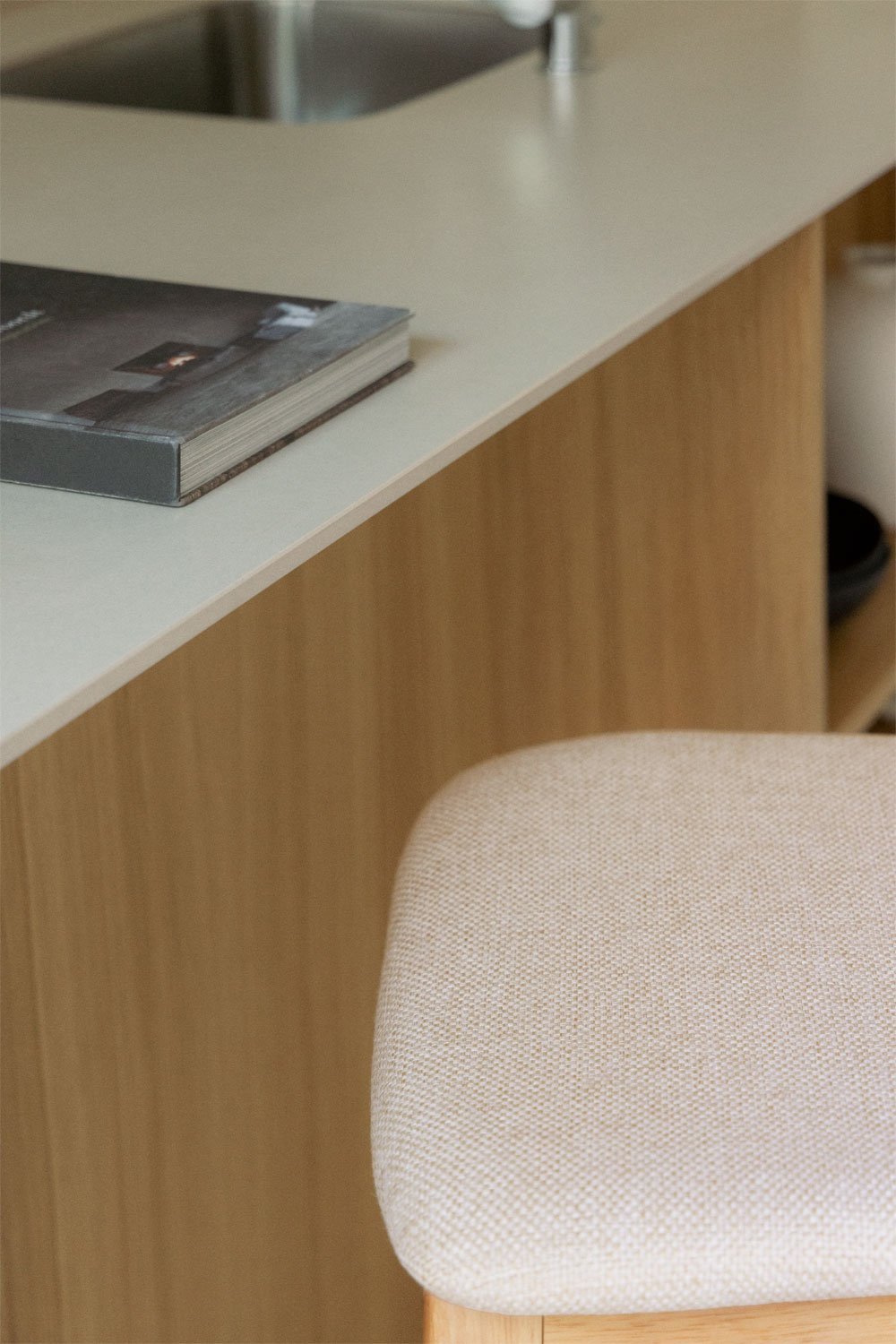 Cloda hoher Hocker aus Stoff und Holz, Galeriebild 2