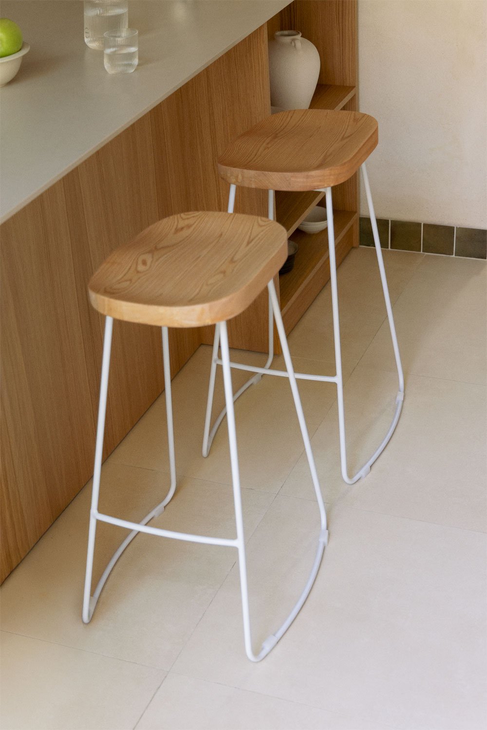 2er-Pack Barhocker 65 cm aus weißem Stahl und Ulmenholz Neicol, Galeriebild 1