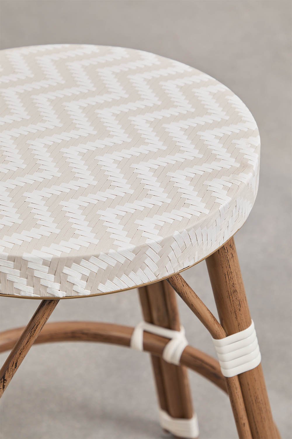 Pack mit 2 hohen Hockern aus Aluminium und synthetischem Rattan Brielle Bistro, Galeriebild 2