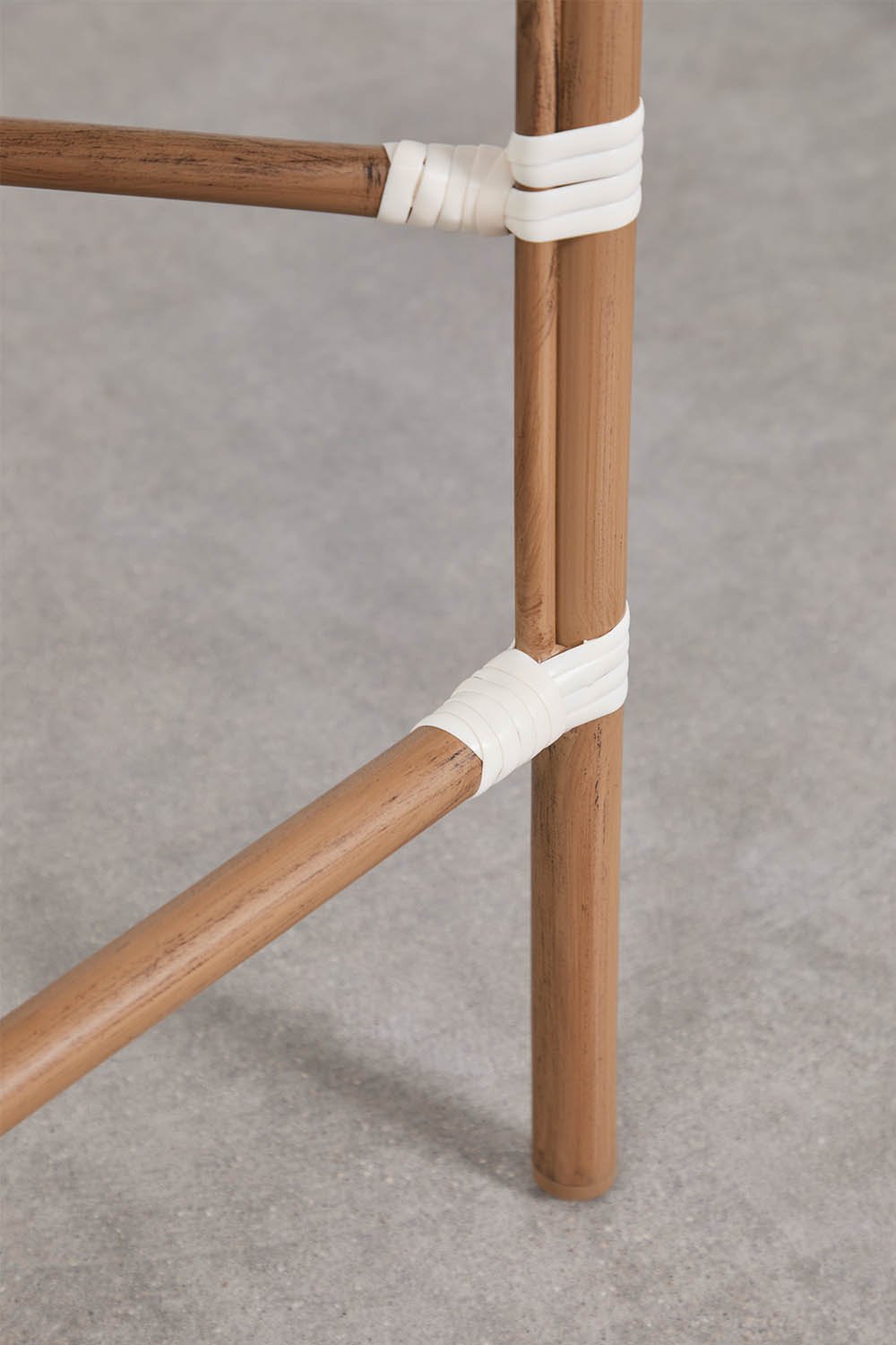 Pack mit 2 stapelbaren Barhockern mit Rückenlehne aus Aluminium und synthetischem Rattan Brielle Bistro, Galeriebild 7