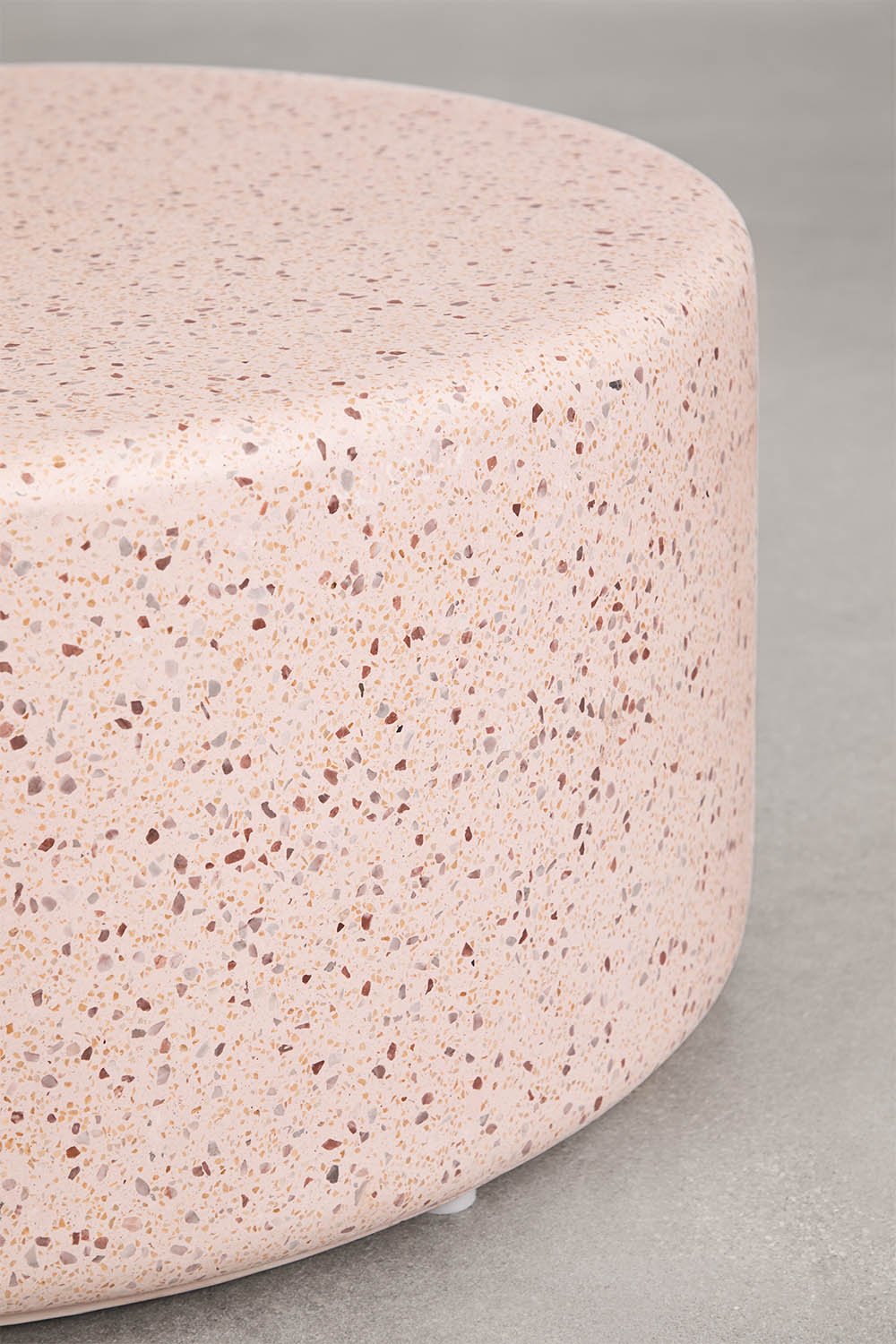 Runder Couchtisch Ø90 cm aus Beton Elyndra, Galeriebild 3