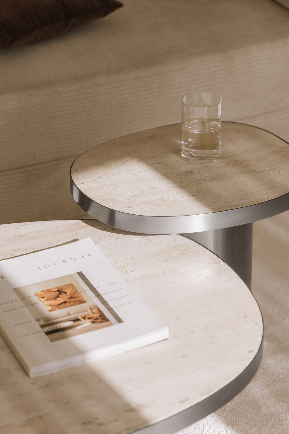 Fertrix Set aus 2 Couchtischen aus Travertin und Edelstahl, Galeriebild 2