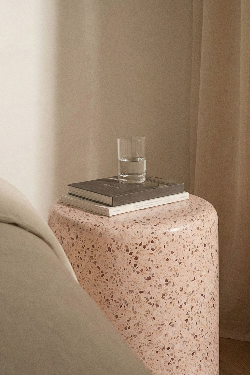 Pack mit 2 runden Nachttischen Ø35 cm aus Elyndra-Zement, Galeriebild 2