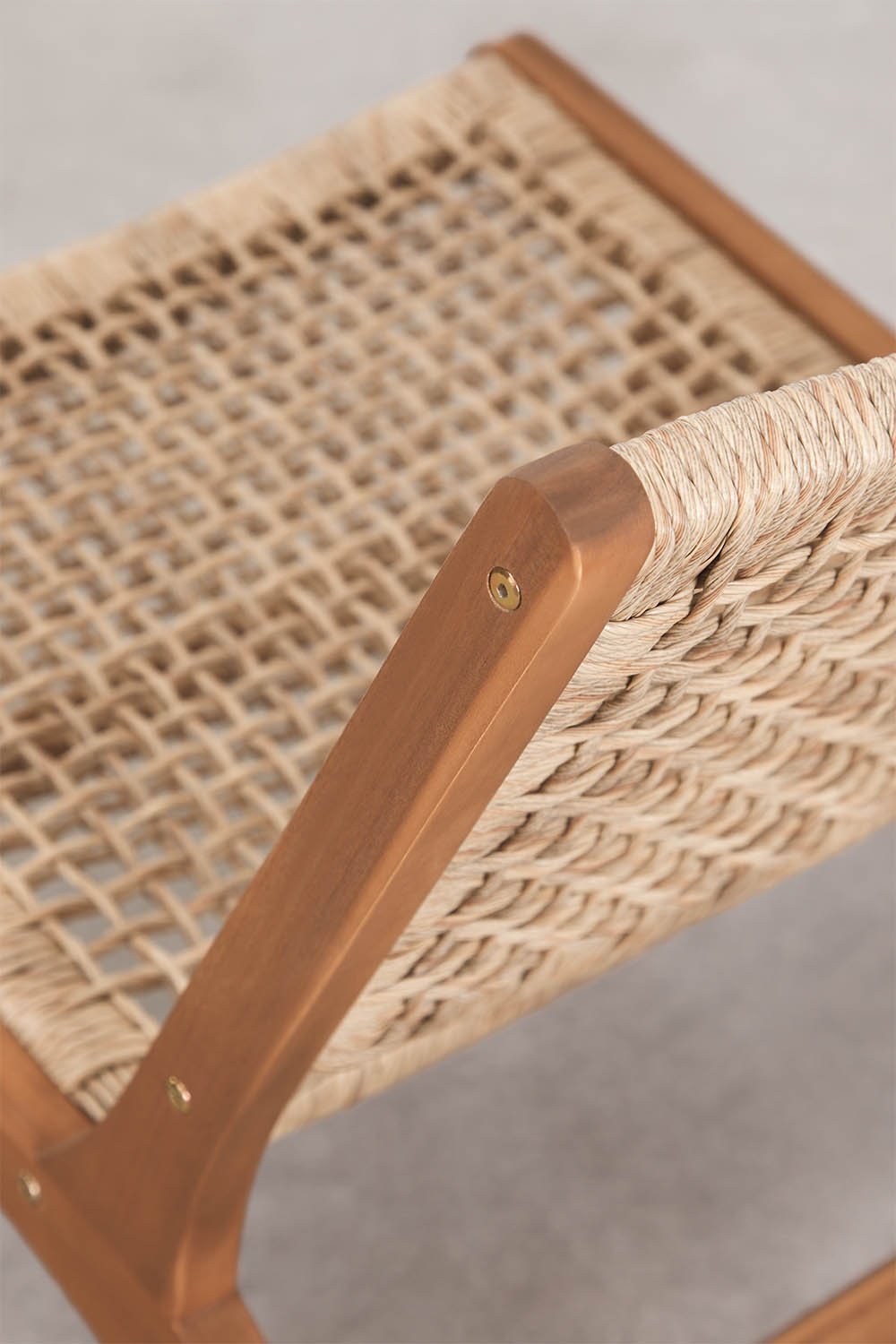 Verlian 4er-Set Sessel aus Akazienholz und synthetischem Rattan, Galeriebild 5