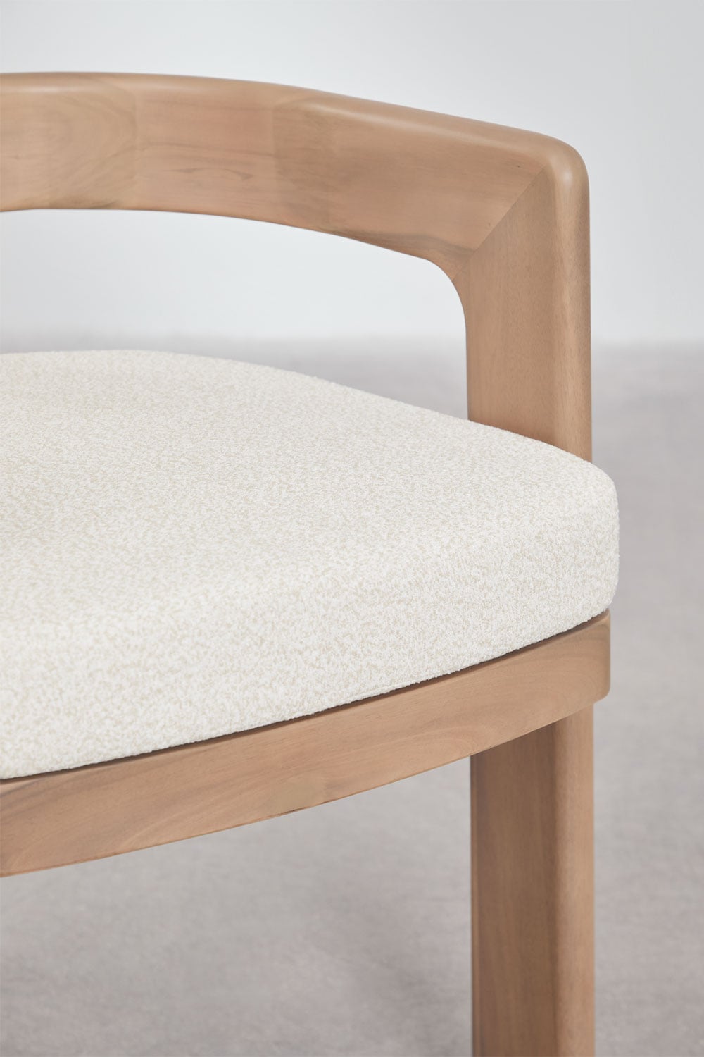 Set aus rechteckigem Tisch 220x100 cm aus Akazienholz Mirelen und 8 Gartenstühlen aus Akazienholz und Bouclé-Stoff Kandroa, Galeriebild 9