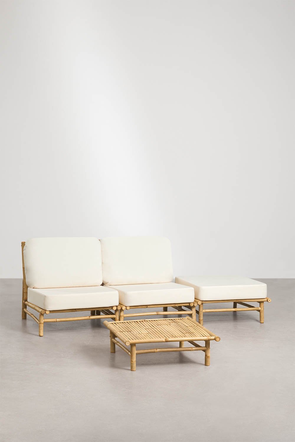 Garten-Set mit 2-teiliger modularer Sofa, Hocker und quadratischem Couchtisch 75x75 cm aus Bambus Isendra, Galeriebild 1