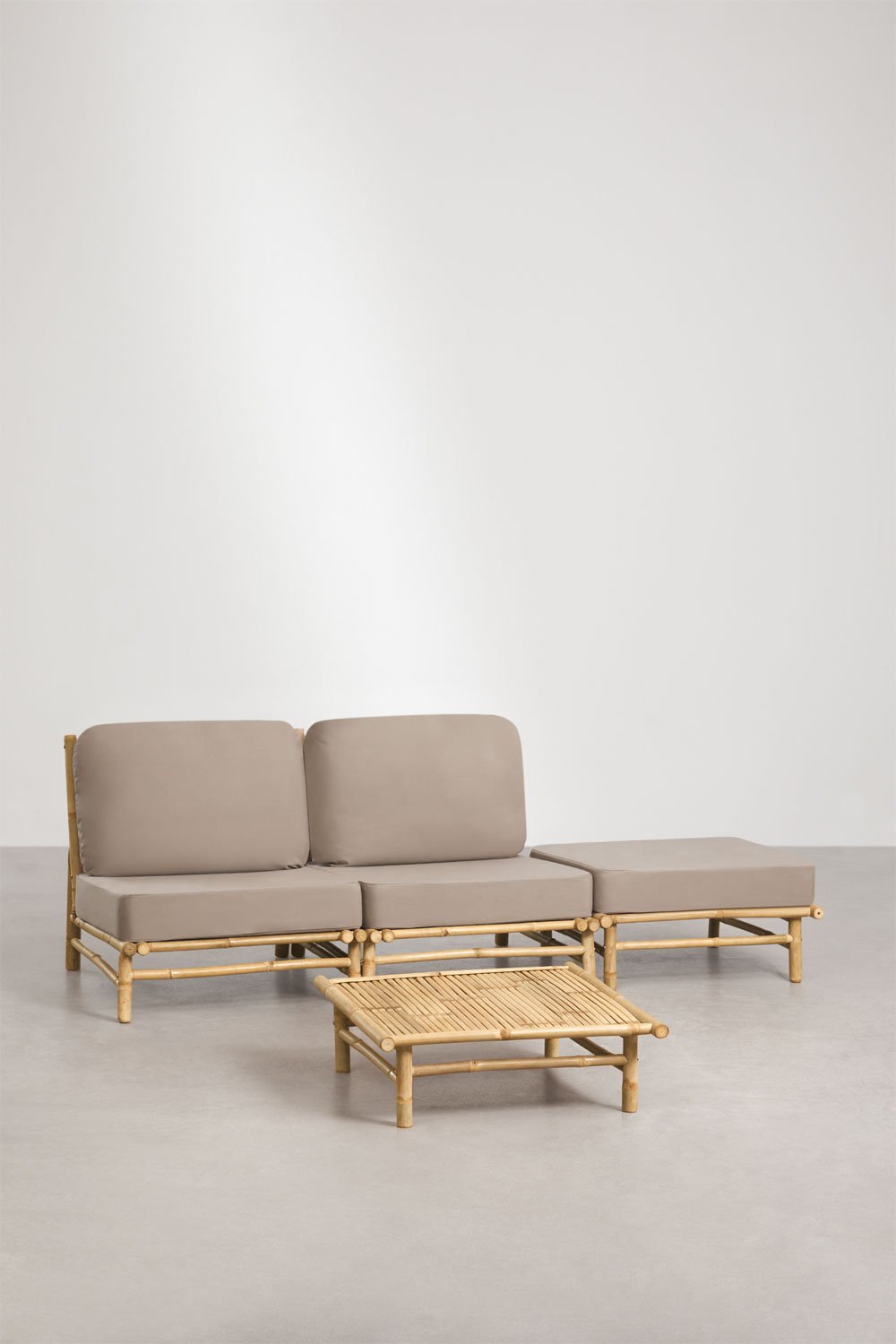 Garten-Set mit 2-teiliger modularer Sofa, Hocker und quadratischem Couchtisch 75x75 cm aus Bambus Isendra, Galeriebild 1