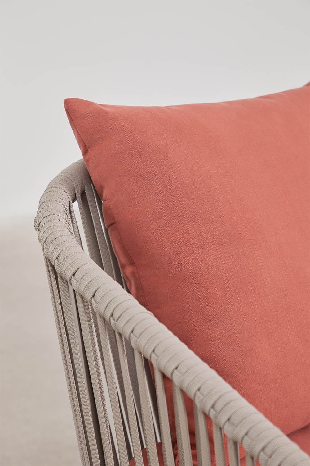 Gartenset mit 2-Sitzer-Sofa, 2 Sesseln aus geflochtener Schnur und Couchtisch Arhiza, Galeriebild 5