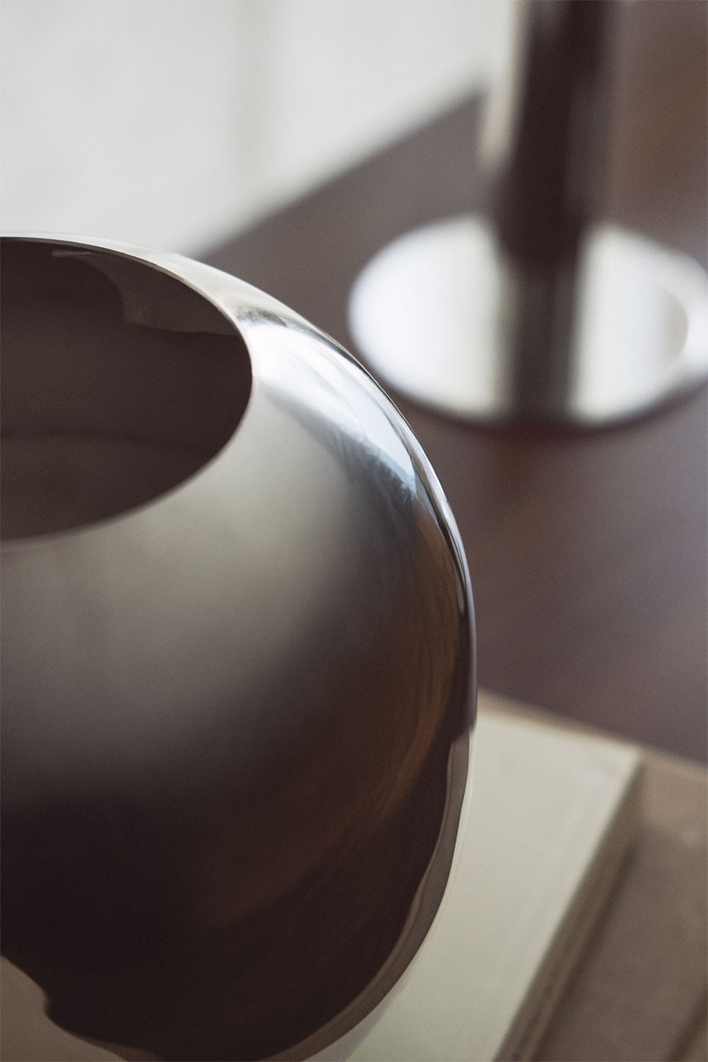 Brania Vase aus Stahl, Galeriebild 2