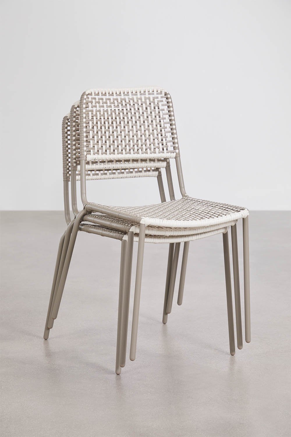 4er-Set stapelbare Esszimmerstühle aus Stahl und synthetischem Rattan Veyra, Galeriebild 8