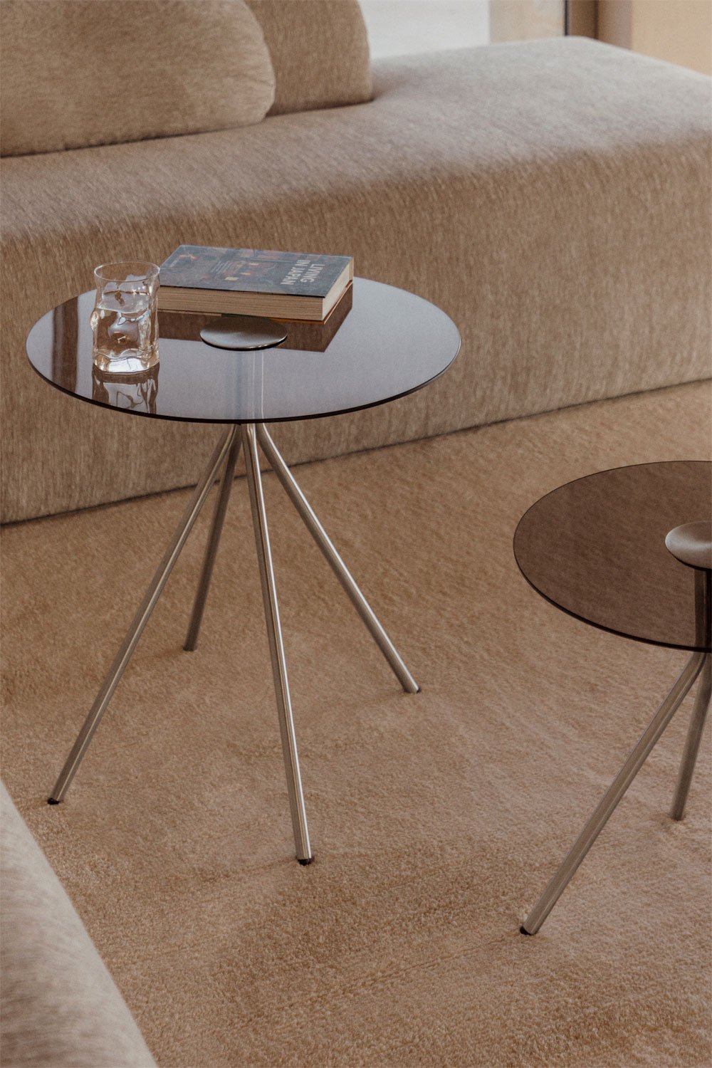 Set aus 2 runden Beistelltischen aus Stahl und gehärtetem Glas Itsoro, Galeriebild 2