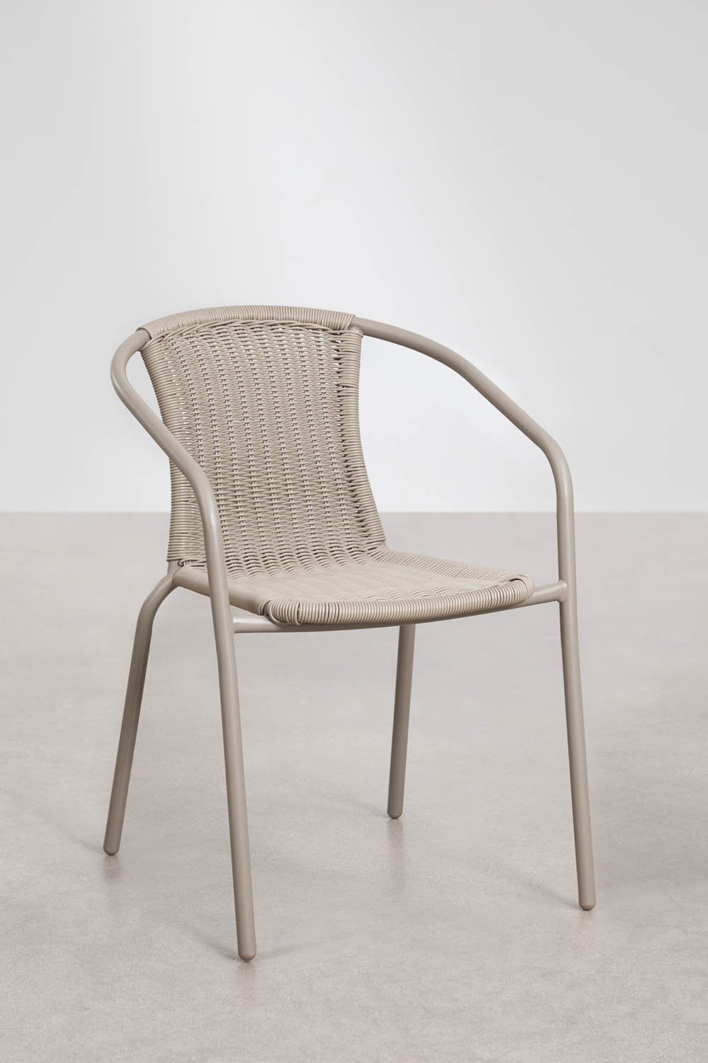 Stapelbarer Esszimmerstuhl mit Armlehnen aus Stahl und synthetischem Rattan Kalymana, Galeriebild 1