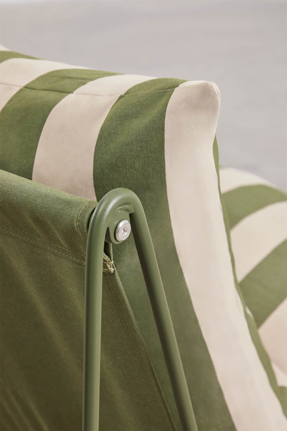 3-teiliges Garten-Set mit modularem Sofa, Beistelltisch und 2 wandelbaren Poufs Amaro, Galeriebild 2