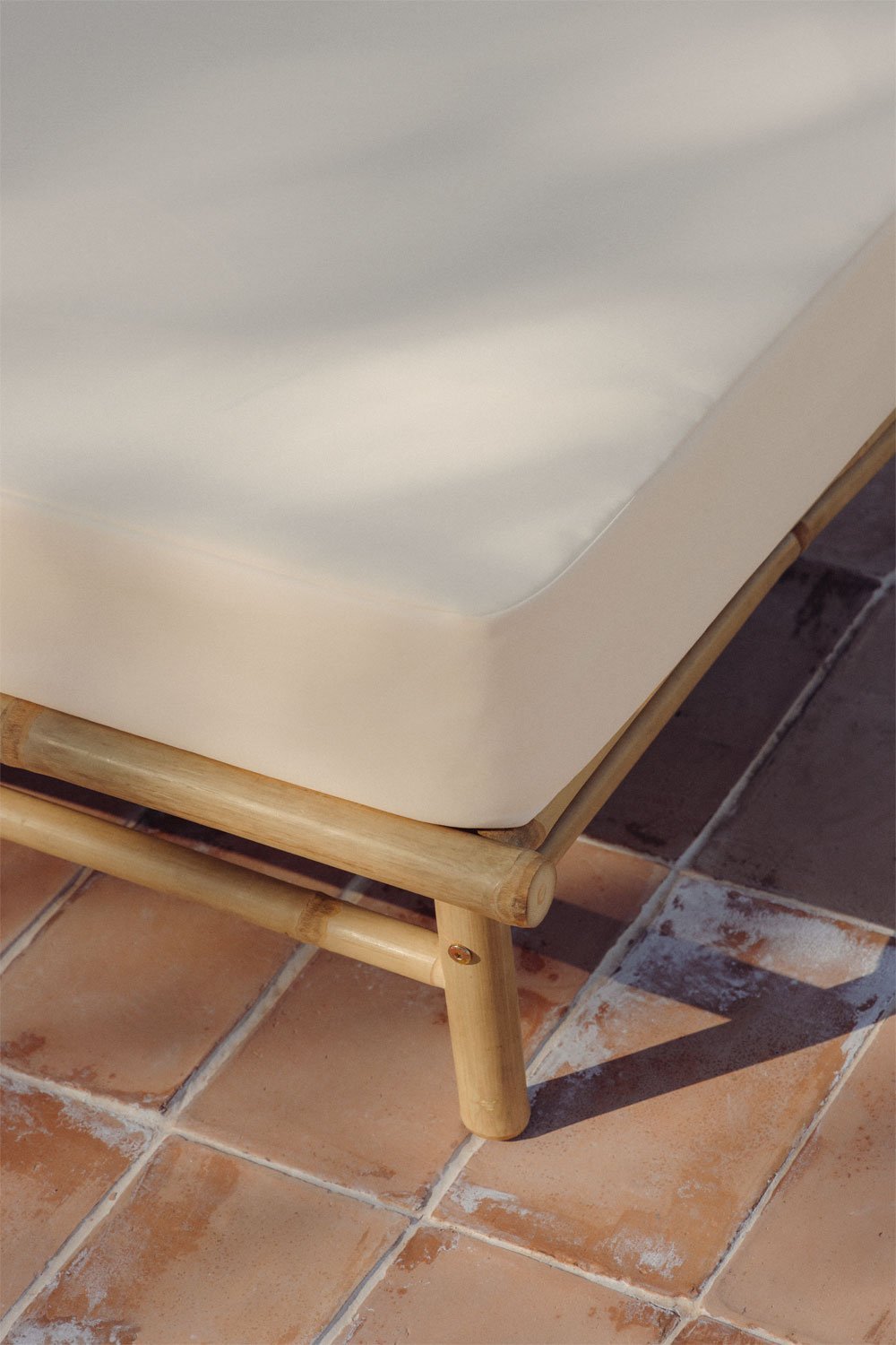 Gartenset mit 2-teiliger modularer Sofa, Hocker und quadratischem Couchtisch aus Bambus Isendra, Galeriebild 2