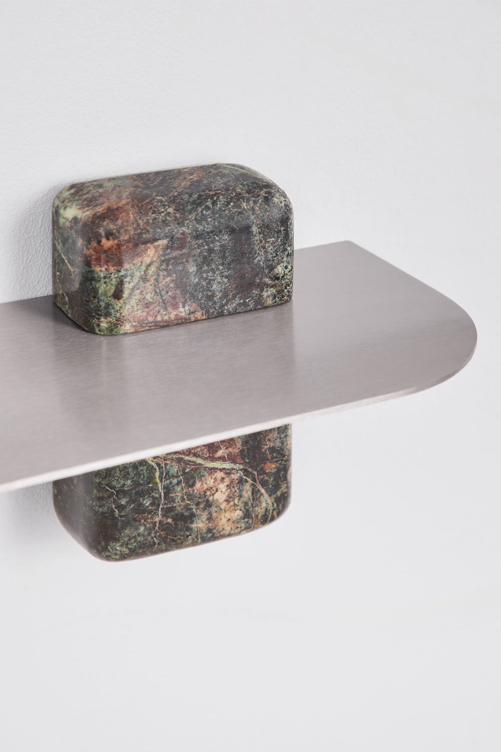 Pack mit 2 Wandregalen aus Edelstahl und serbischem Naturstein, Galeriebild 5