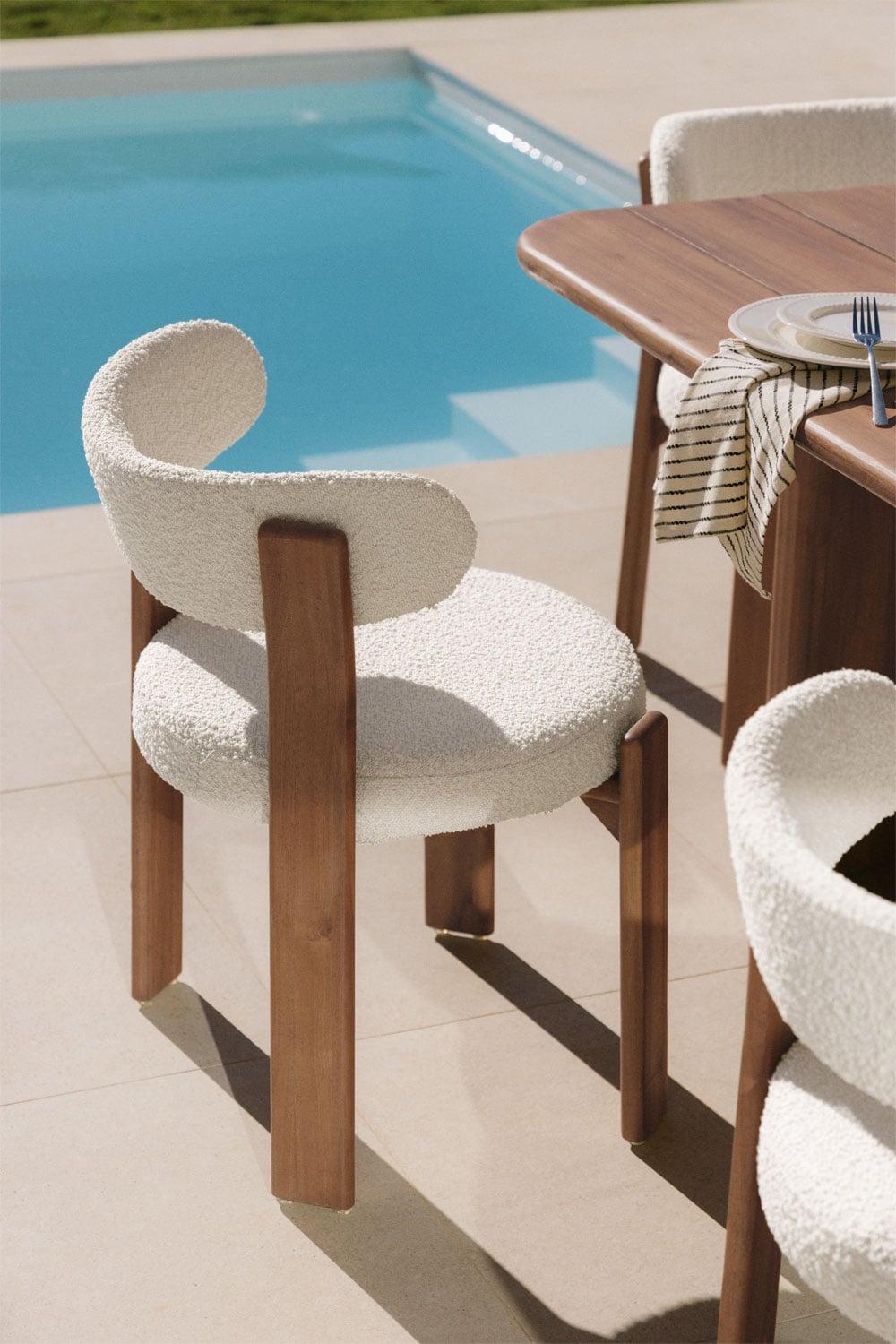 Pack mit 2 Gartenstühlen aus Akazienholz und Bouclé-Stoff Milos, Galeriebild 1