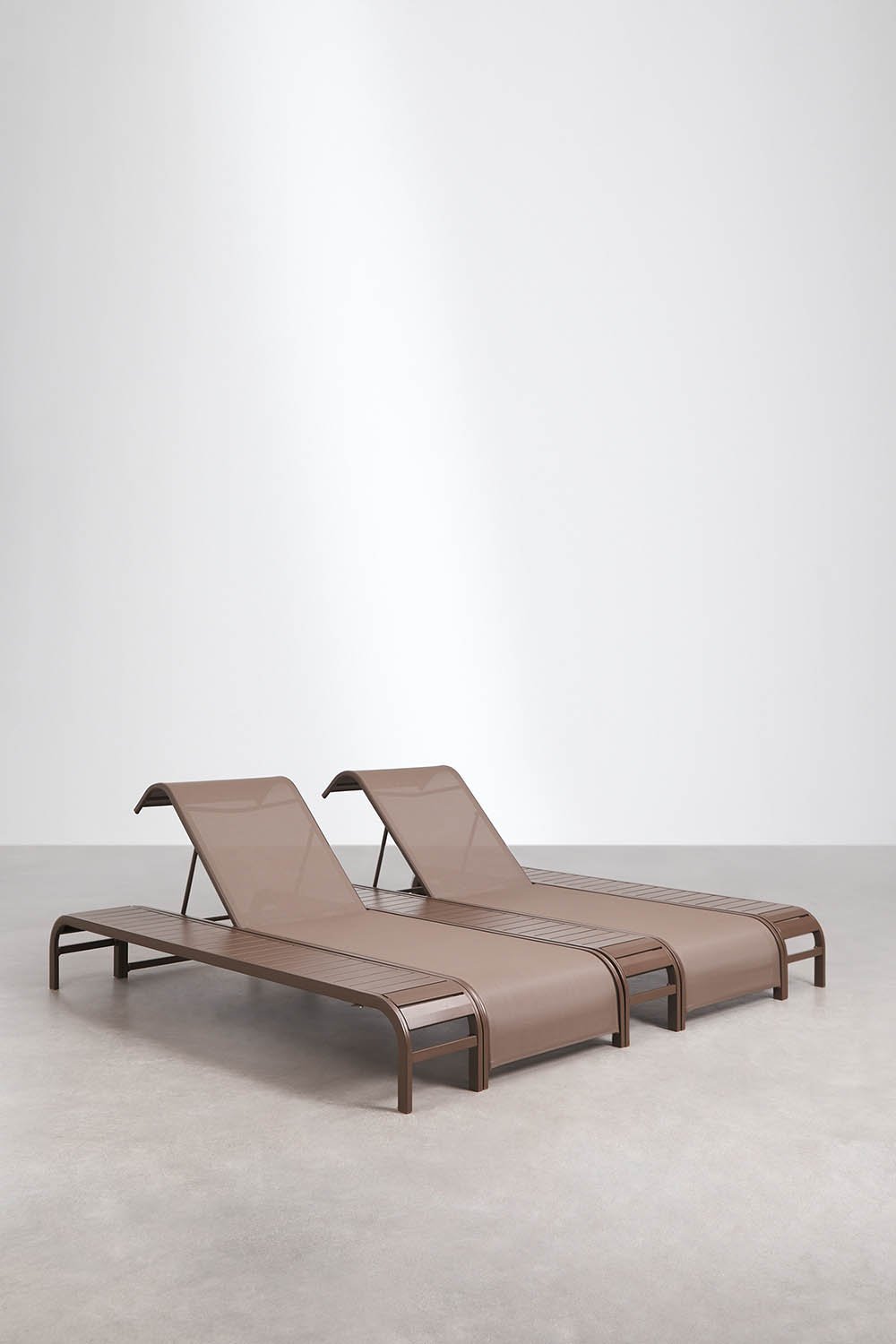 Set aus 2 verstellbaren Liegestühlen und 3 Beistelltischen aus Stahl Marietta, Galeriebild 3