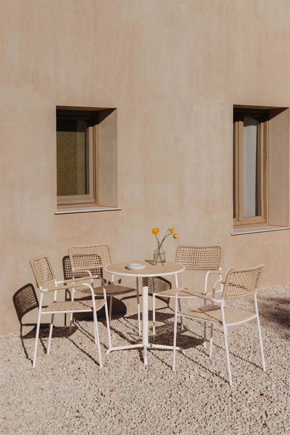 Gartentisch-Set rund Ø65 cm und 4 stapelbare Gartenstühle aus Stahl und Akazienholz Tilda, Galeriebild 1