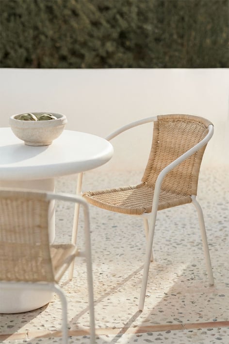 Stapelbarer Gartenstuhl mit Armlehnen aus Stahl und synthetischem Rattan Kalymana - Weiß Gardenia – Natur