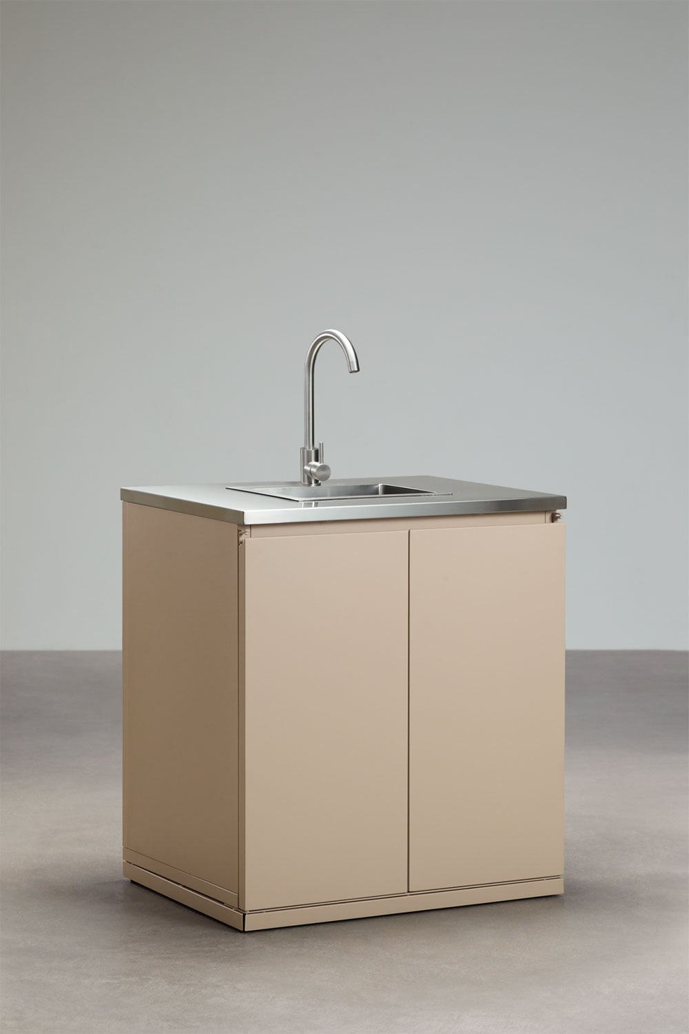 Modulare Outdoor-Küche aus 4 Teilen mit Spüle, Stauraum und Holzkohlegrill aus Rivana-Stahl, Galeriebild 3