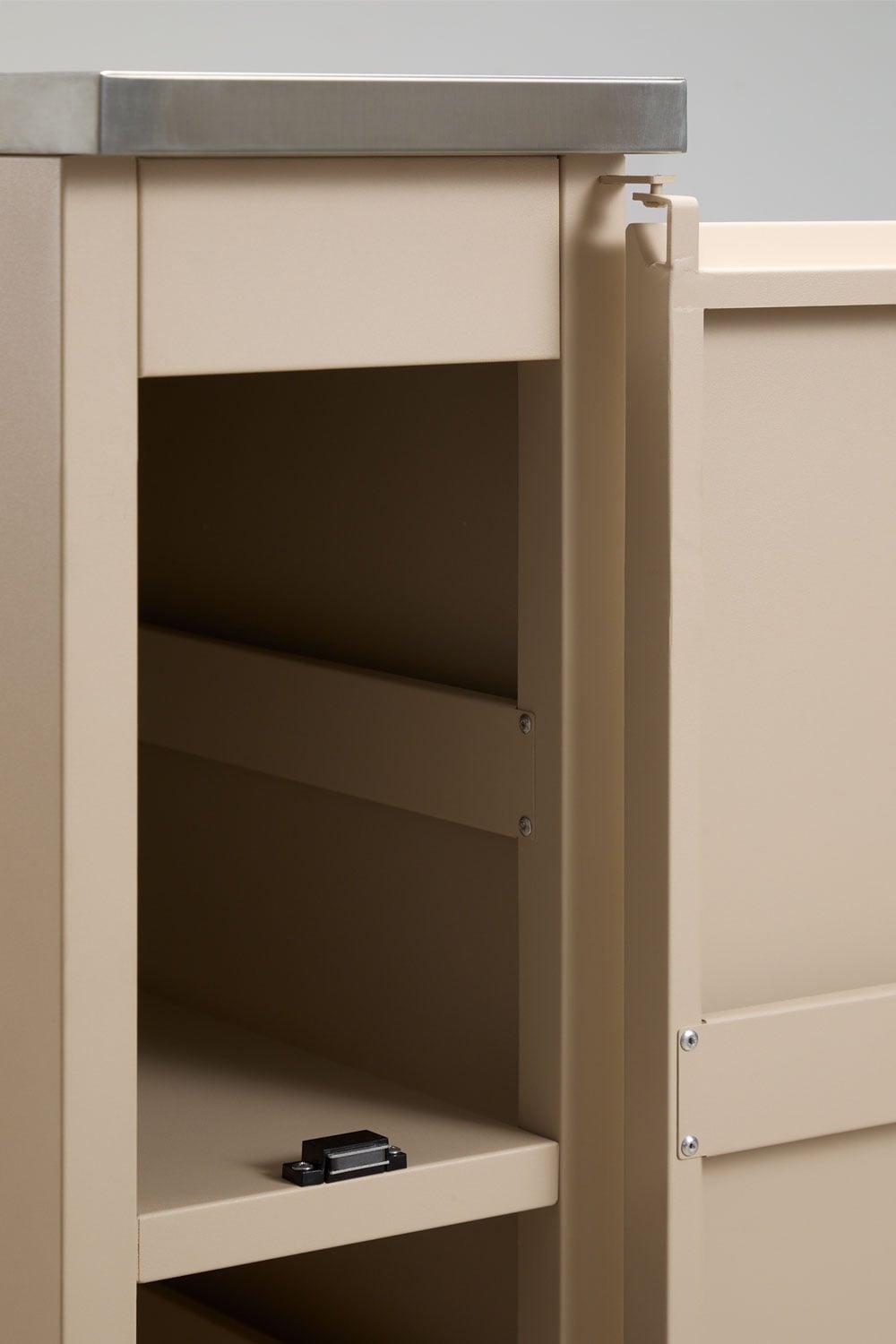 Modulare Outdoor-Küche aus 4 Teilen mit Spüle, Stauraum und Holzkohlegrill aus Rivana-Stahl, Galeriebild 10