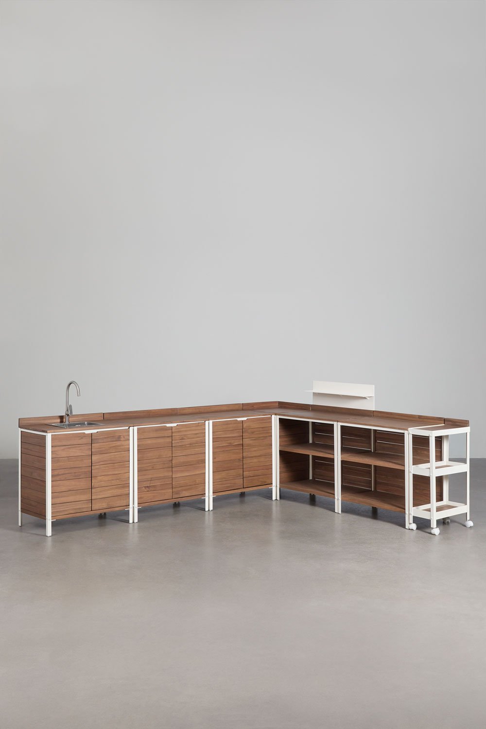 Modulare 7-teilige Outdoor-Küche mit Spüle, Organizer-Panel und Stauraum aus Akazienholz Reggie, Galeriebild 1