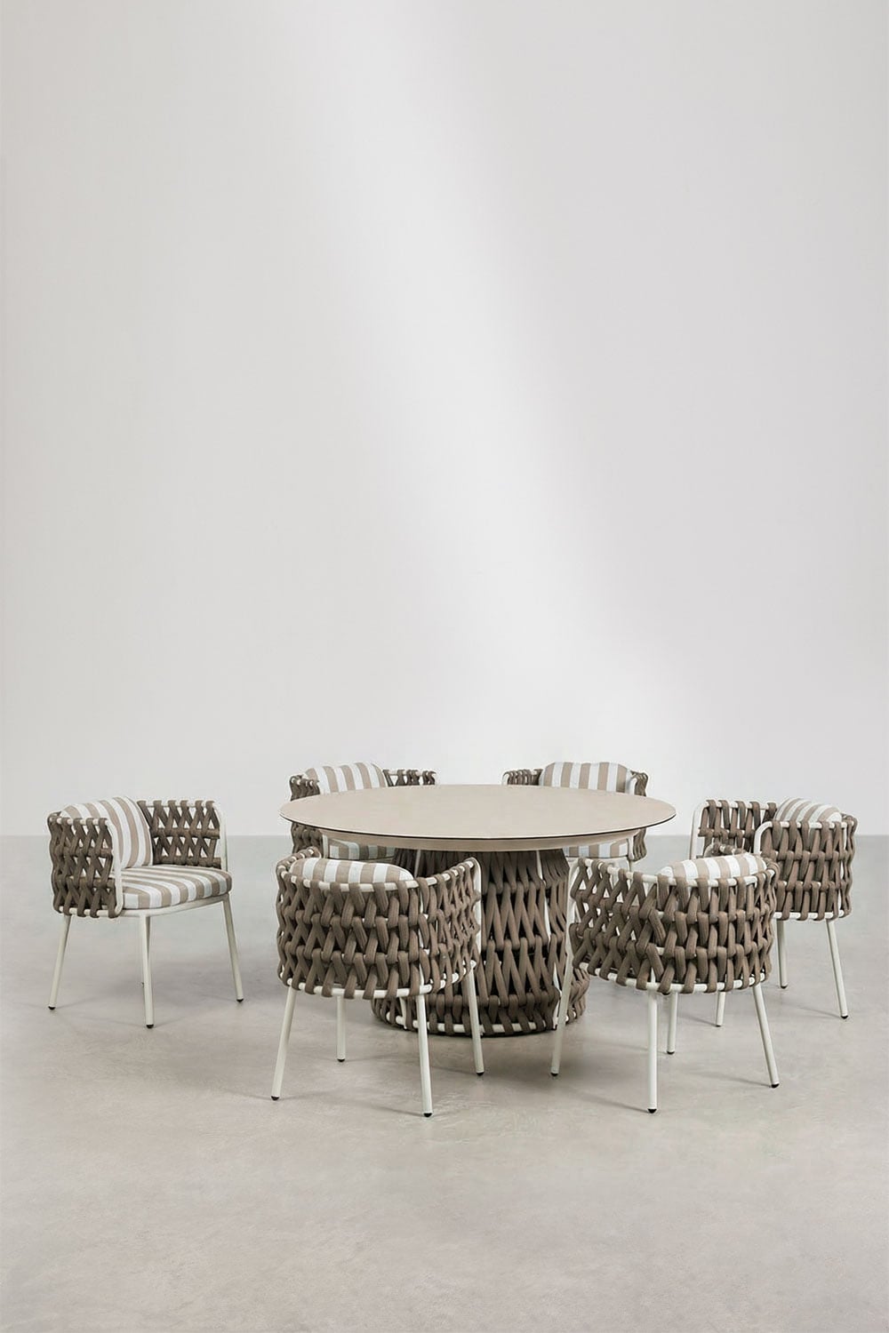 Runder Esstisch Ø140 cm aus Keramik und 6 Gartenstühle mit Armlehnen aus Aluminium und geflochtenem Tevary-Seil, Galeriebild 3