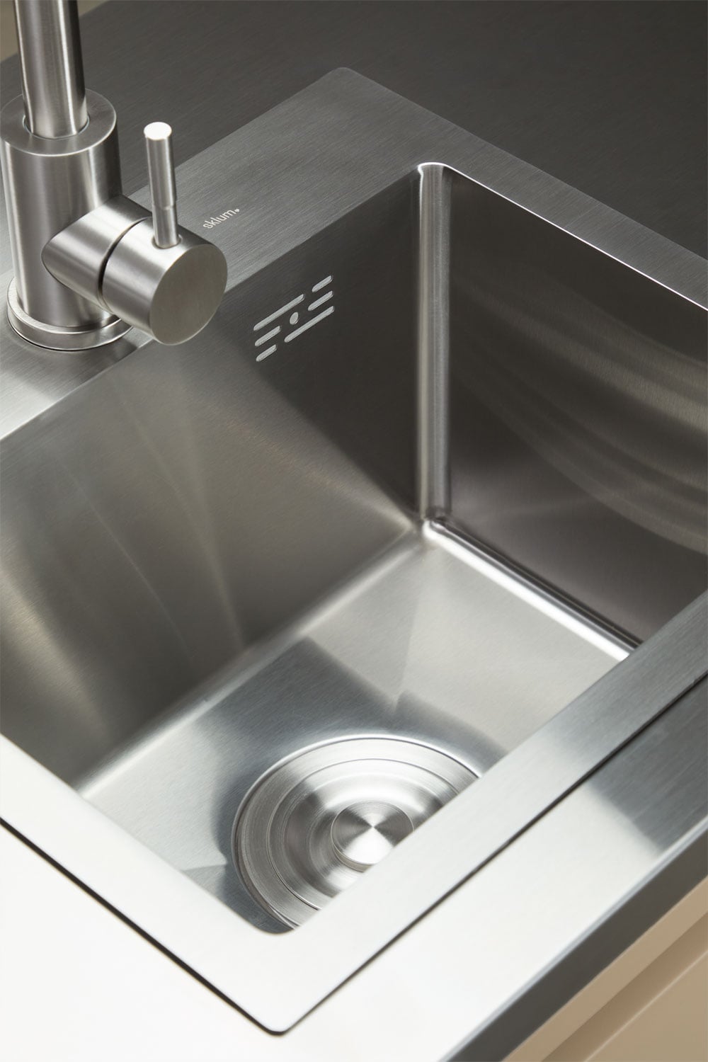 Modulare 3-teilige Außenküche mit Spüle, Organizer-Panel und Stauraum aus Rivana-Stahl, Galeriebild 2