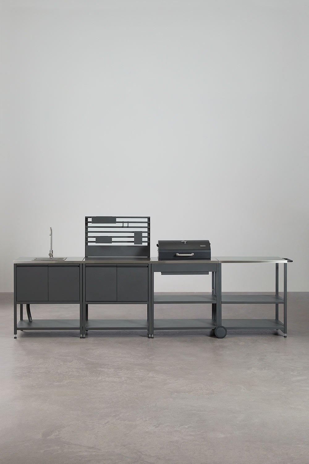 Modulare 4-teilige Außenküche mit Spüle, Organizer-Panel und Holzkohlegrill aus Stahl Savona, Galeriebild 4