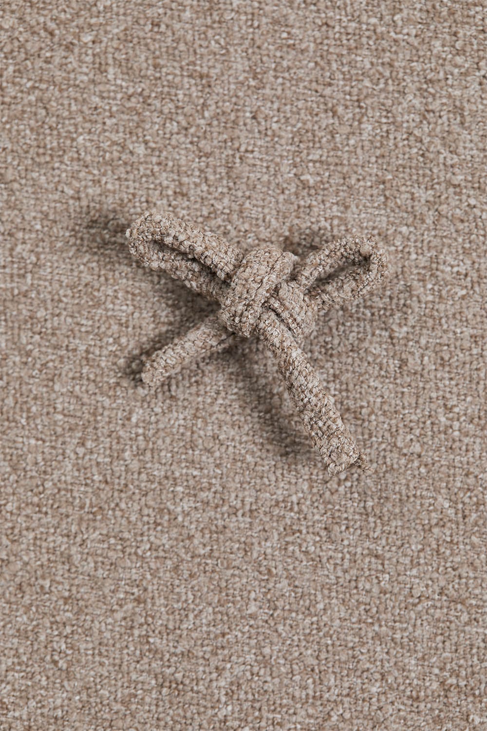 Pack mit 2 Esszimmerstühlen mit Armlehnen aus Akazienholz und Bouclé-Stoff Kandroa, Galeriebild 7