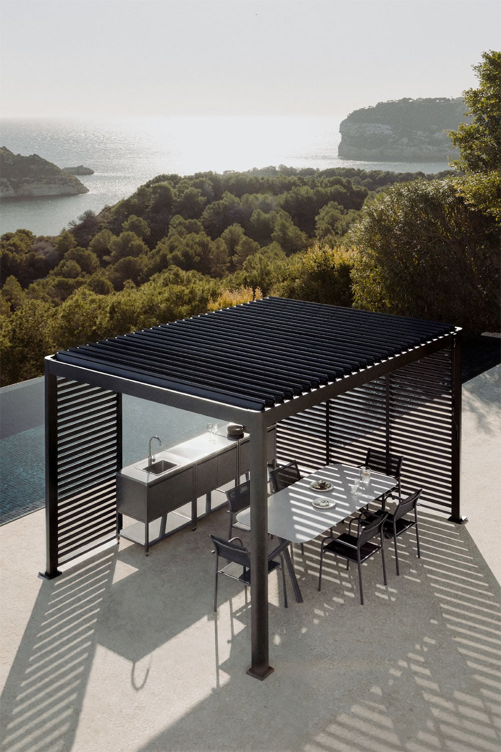 Bioklimatische Aluminium-Pergola mit Lamellen und Druvia-Paneelen, Galeriebild 9