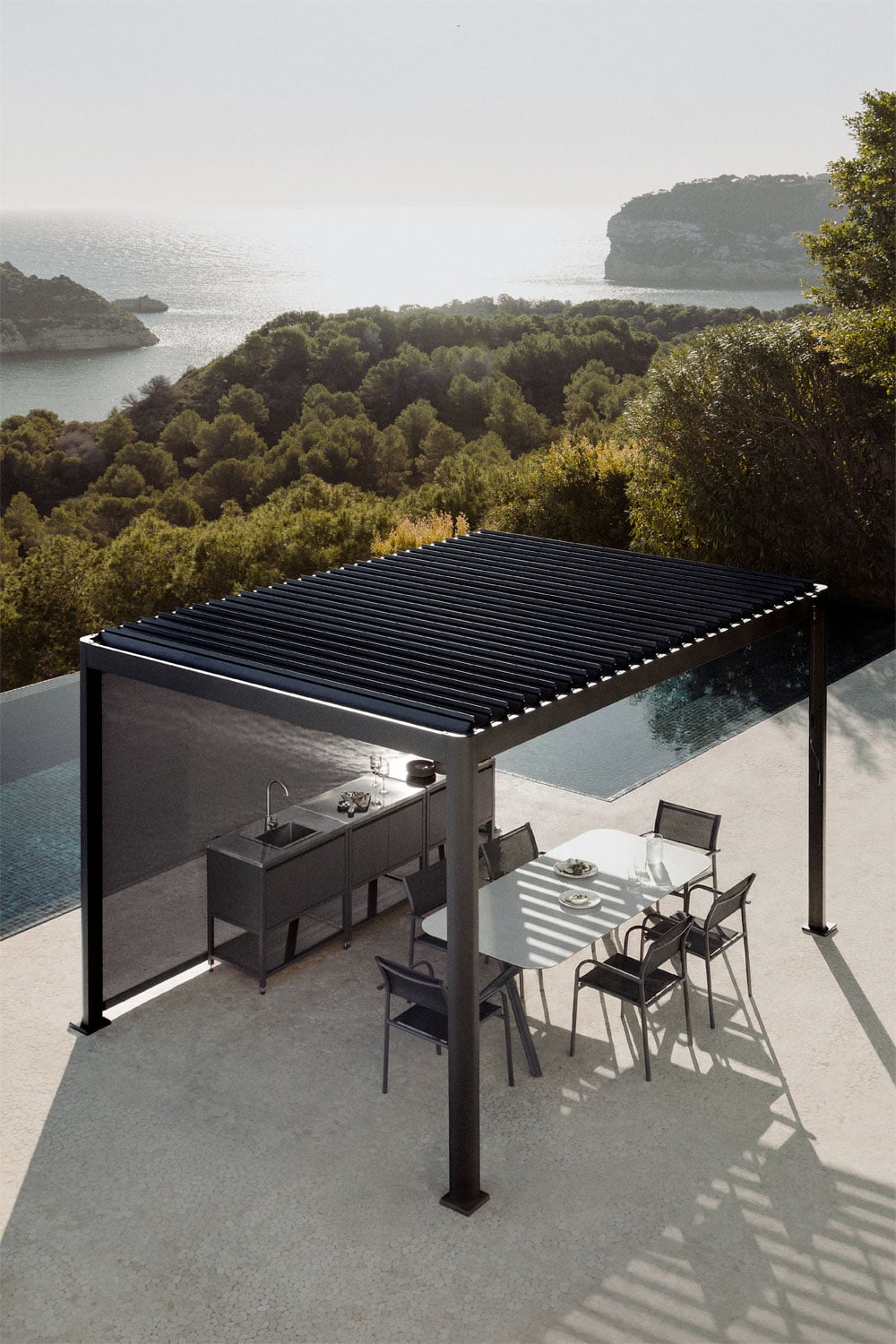 Bioklimatische Aluminiumpergola mit Lamellen und seitlichem Druvia-Markise, Galeriebild 1