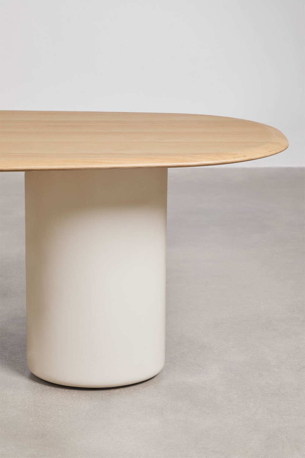 Ovaler Esstisch aus MDF und Zement Lysander, Galeriebild 3