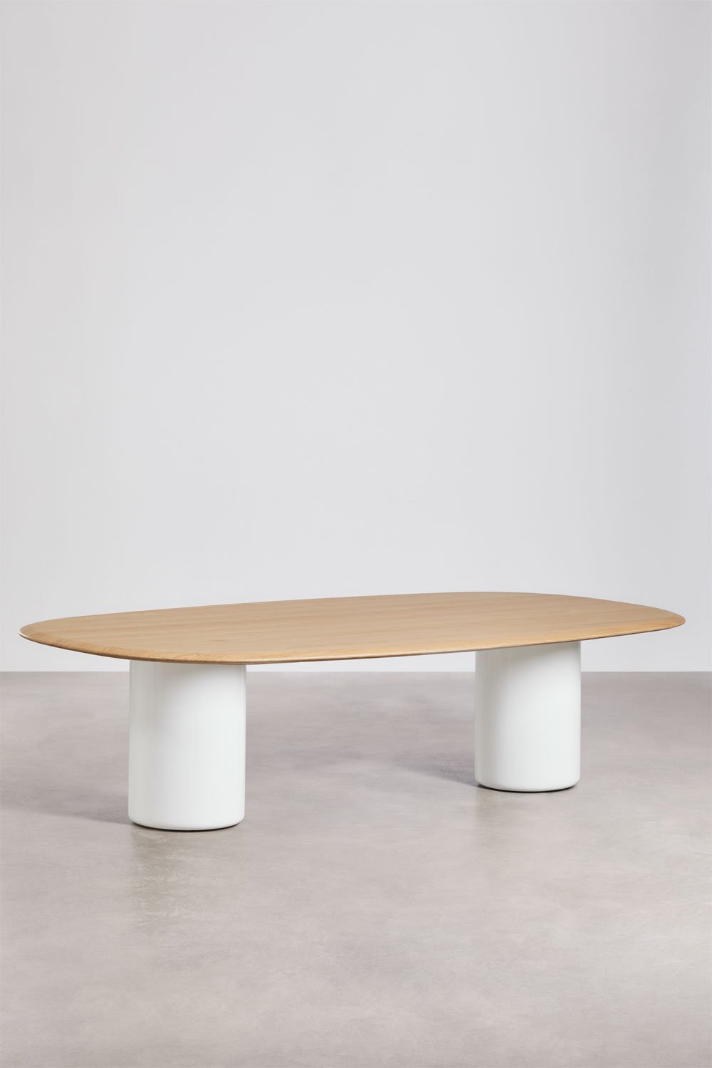 Ovaler Esstisch aus MDF und Zement Lysander, Galeriebild 1