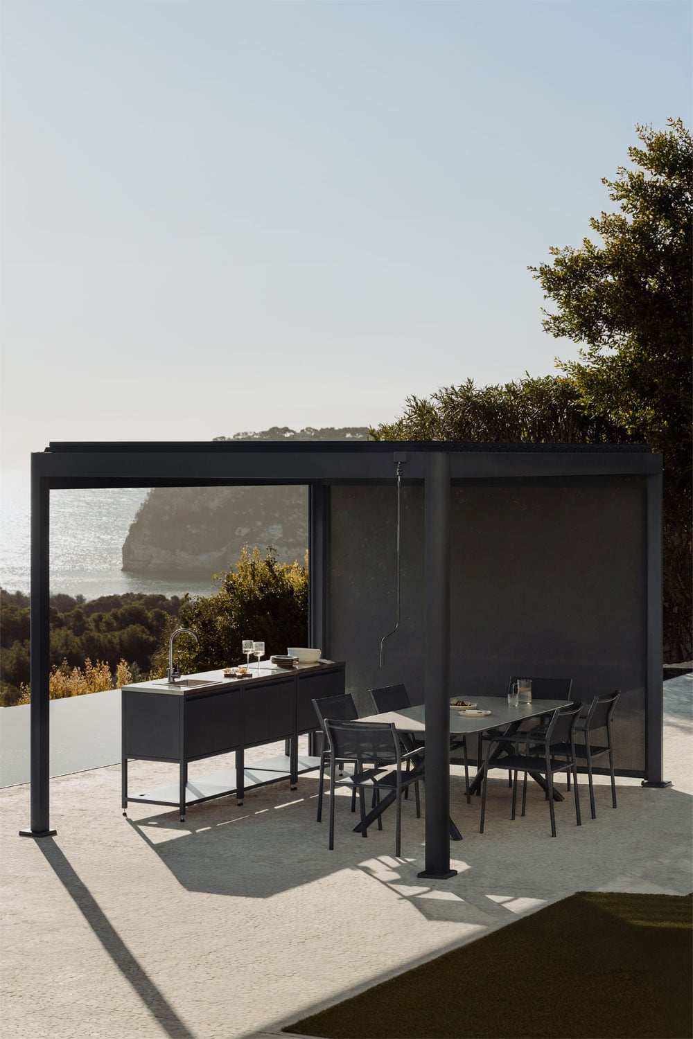 Bioklimatische Aluminiumpergola mit Lamellen und seitlichem Druvia-Markise, Galeriebild 1