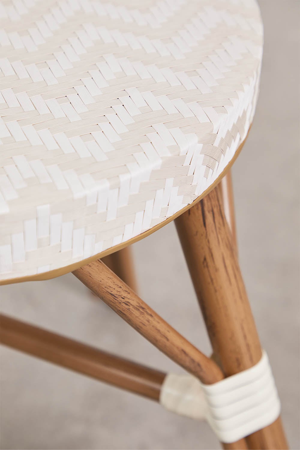 Niedriger Gartenhocker 45 cm aus Aluminium und synthetischem Rattan Brielle Bistro, Galeriebild 2