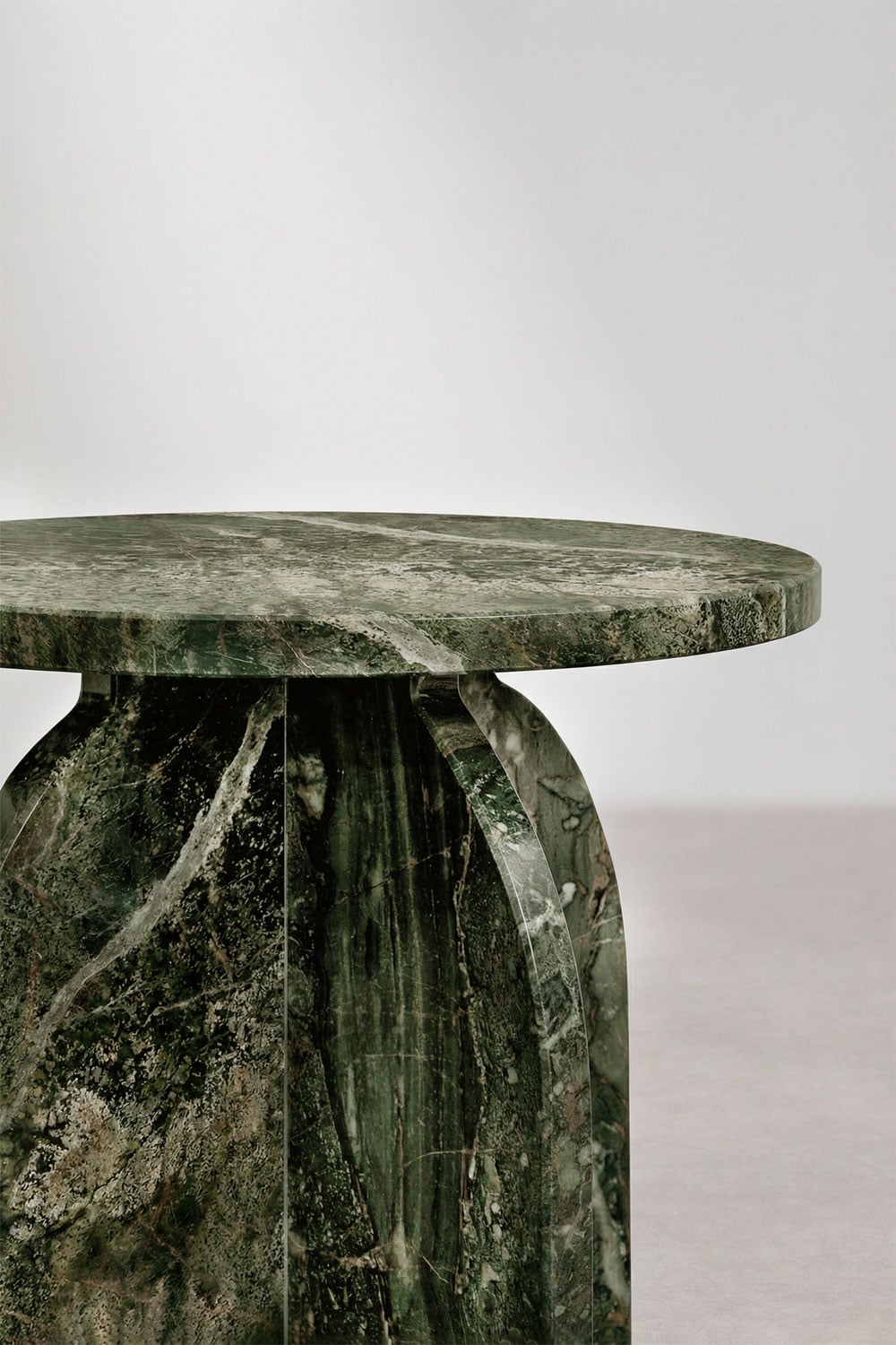 Runder Beistelltisch Ø30 cm aus Marmor Graham, Galeriebild 5