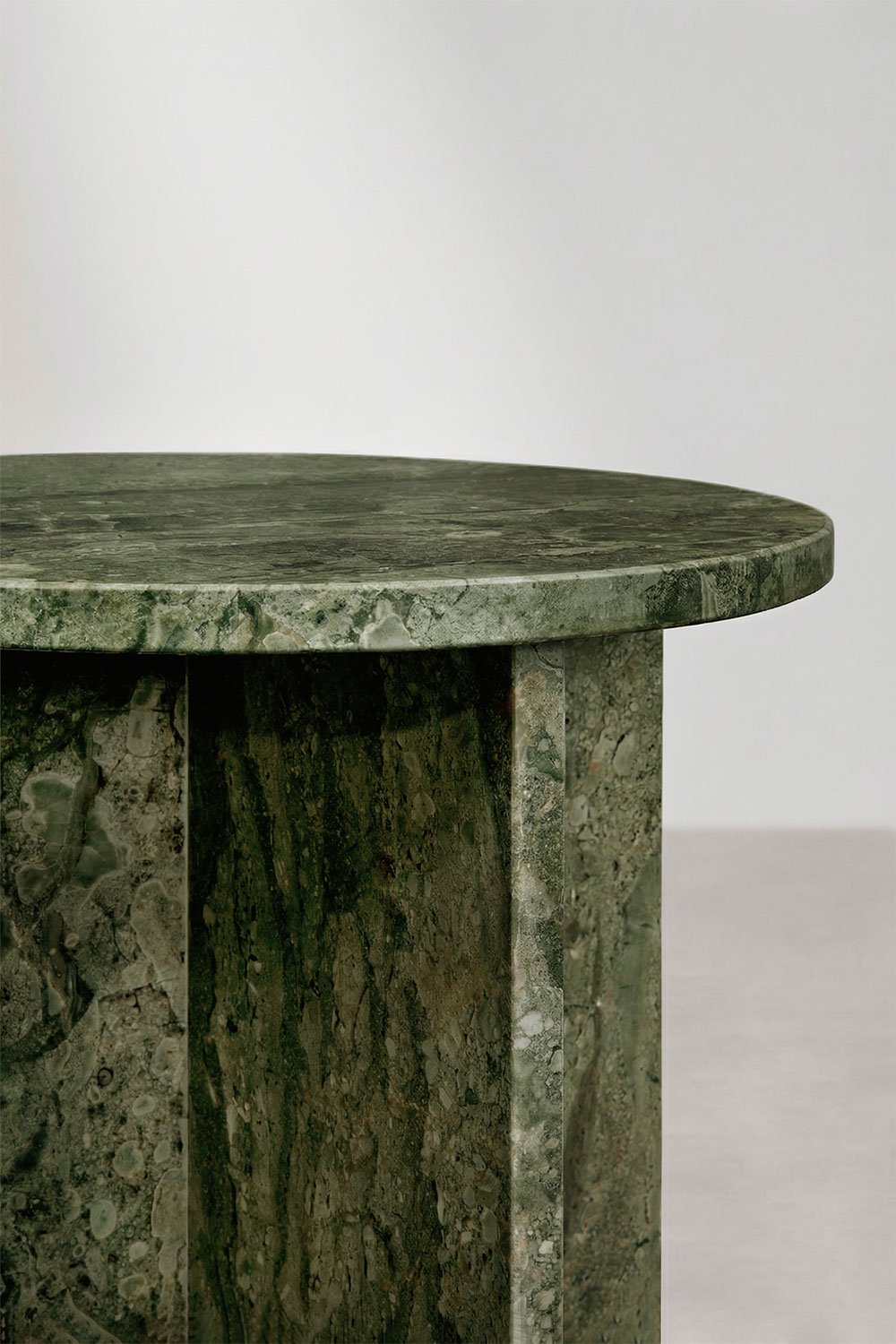 Runder Nachttisch Ø35 cm aus Mencia-Marmor, Galeriebild 3