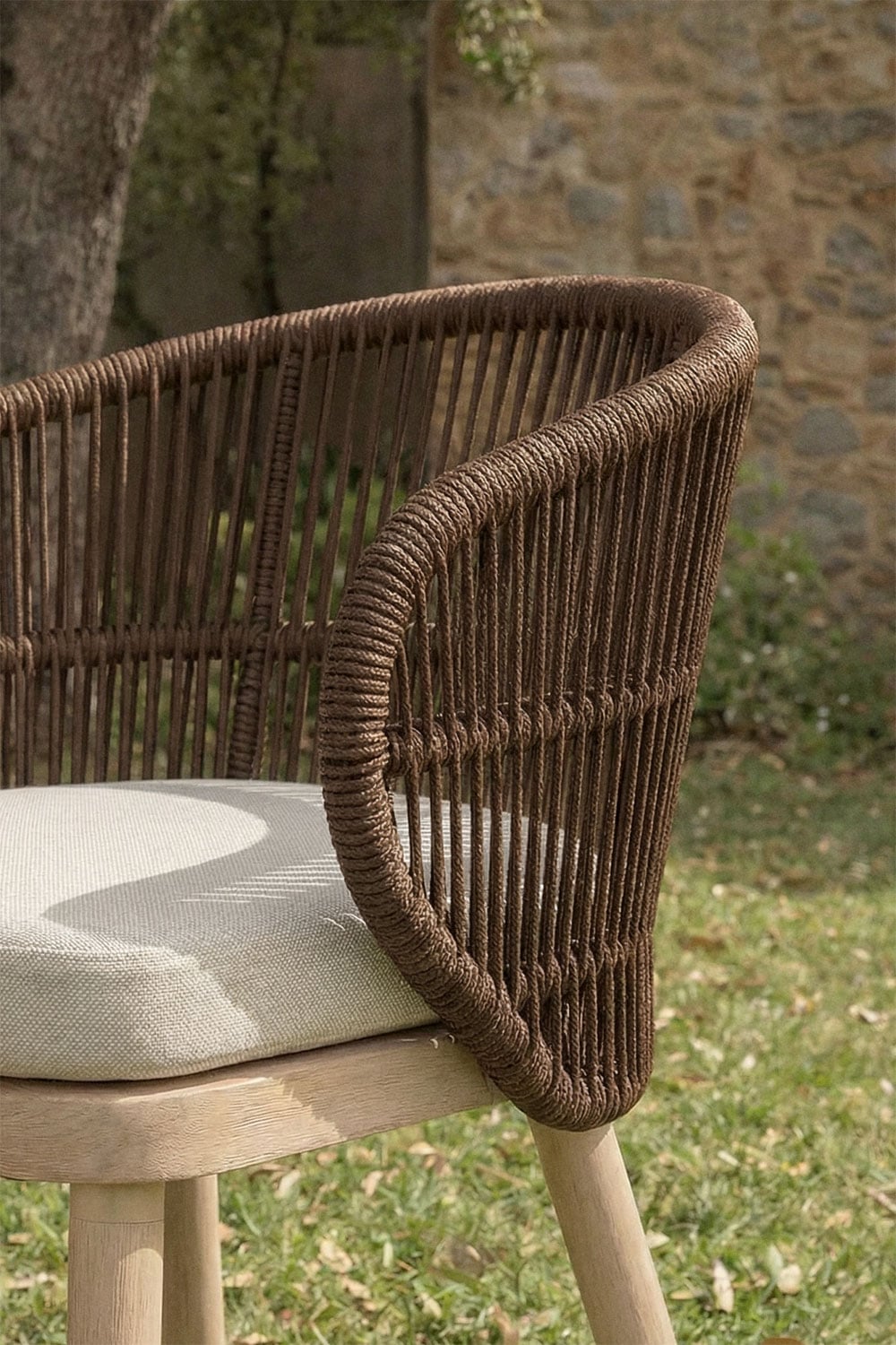 Set aus rechteckigem ausziehbarem Tisch 250-310x105 cm Duala und 10 Gartenstühlen aus Akazienholz und geflochtener Capri-Schnur, Galeriebild 2