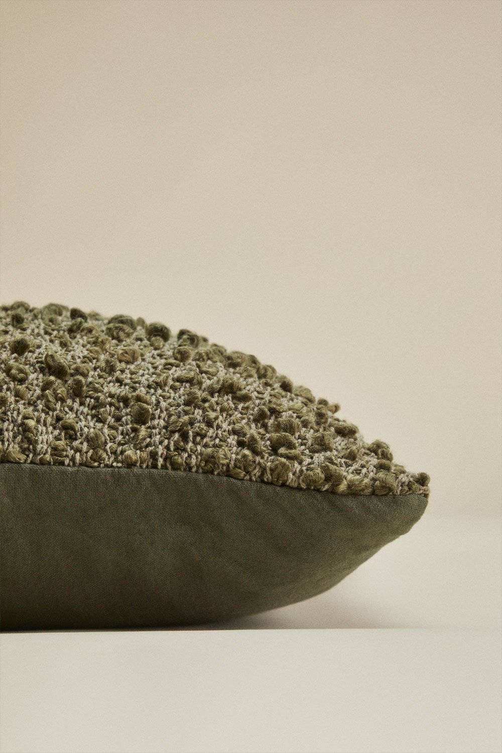 Quadratisches Kissen 45x45 cm aus Zanero Bouclé-Stoff, Galeriebild 5